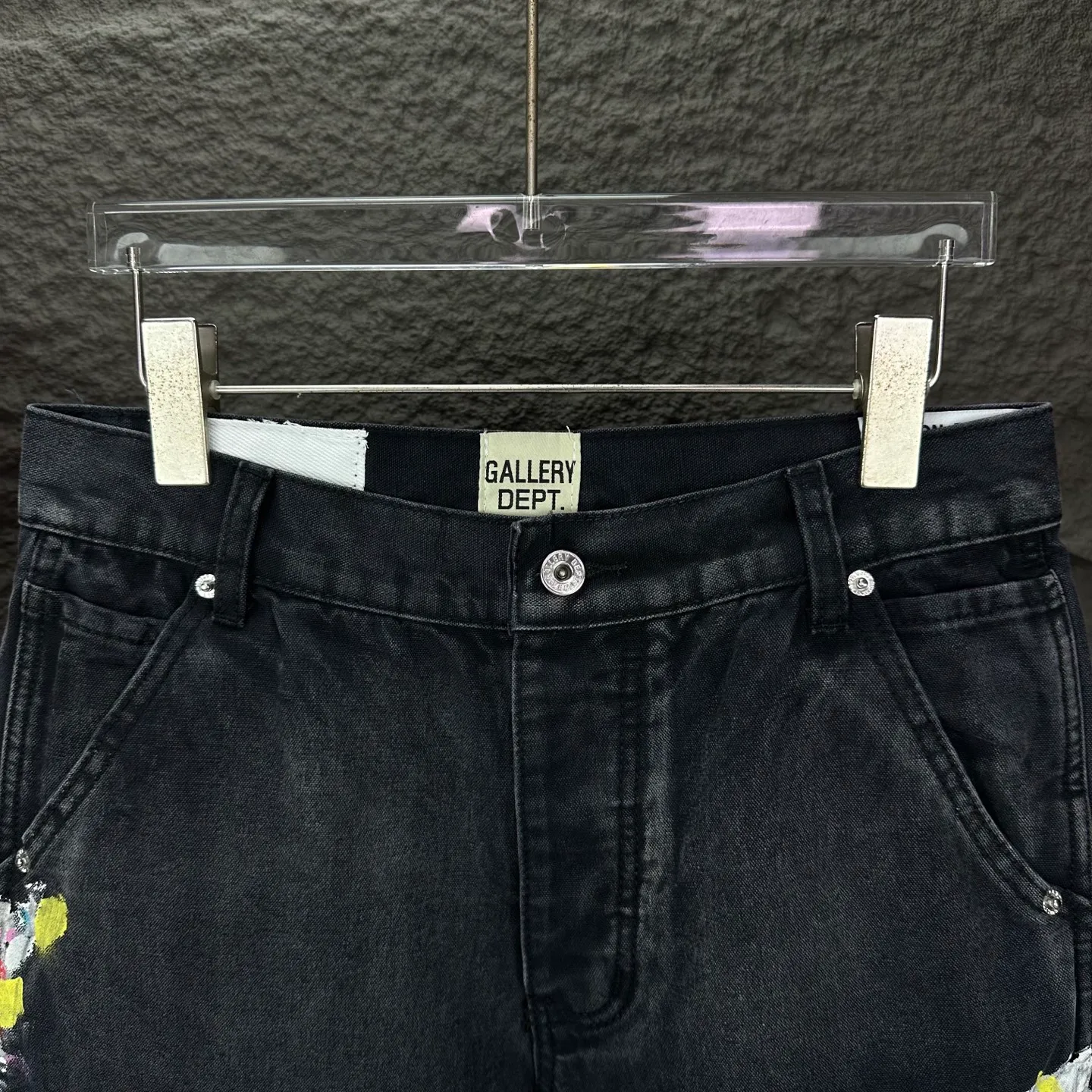 P250 GALLERY DEPT. & Croixin co-branded 2025 new splash-ink hand-painted splicing multi-pocket couple style loose washed micro-flared jeans 🔥High version🔥High version🔥 Top ceiling quality Styles with different washed textures are very friendly to people with thin legs and thick legs. The micro-flared version is very flattering. Moderate length that never goes out of style, easy to match with casually, basic styling for various styles, a must-have in the wardrobe! The fabric is stiff but also makes the upper body soft without losing texture. The washing process is even more perfect. It is a must-have item for everyone! ! ! Washed wheat, hang tag, pants label, three complete labels, color: black, size: 28, 30, 32, 34, 36 (five sizes)